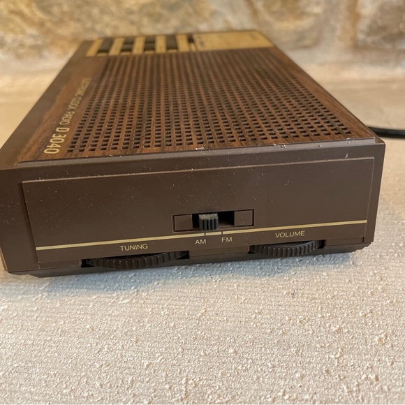 Vintage Magnavox D 3040 Digital AM/FM Radio Alarm Clock Tested & Working! - Picture 5 of 10